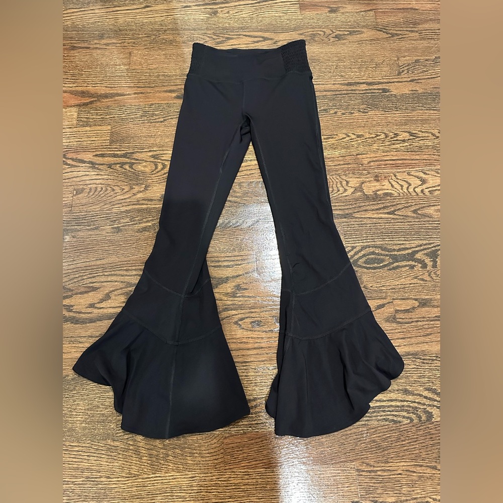 FREE PEOPLE Movement fun and flirty Black Flared Leggings XS